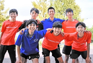 ４７年ぶりに県大会に進出する男子の葺合＝三木総合防災公園陸上競技場