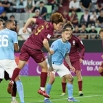 神戸－メルボルン・シティー　後半、シュートを狙う神戸の宮代（９）＝撮影・丸山桃奈