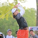 第１日、１８番のティーショットを放つ古江彩佳