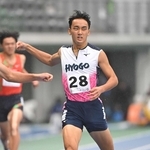 少年男子Ａ３００メートル決勝　３位でフィニッシュした兵庫の久保拓己