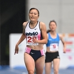 成年女子３００メートル決勝　５位に入った兵庫の寺本葵＝４日、滋賀県彦根市松原町、平和堂ＨＡＴＯスタジアム（撮影・大田将之）