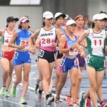 少年女子Ａ５０００メートルＷ決勝　大会新記録で優勝した兵庫の逢坂ひかり（２８）＝５日、滋賀県彦根市松原町、平和堂ＨＡＴＯスタジアム（撮影・大田将之）