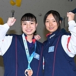 スポーツクライミング少年女子で２種目入賞を果たした兵庫の玉水希（左）と為則星凜＝滋賀県竜王町総合運動公園特設会場（撮影・大田将之）