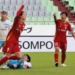 ＩＮＡＣ神戸－マイナビ仙台　前半２３分、先制ゴールを挙げたＩＮＡＣ神戸の吉田（９）と喜ぶ高瀬（１１）