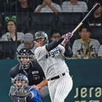 ３回、適時打を放つ阪神・大山＝甲子園球場（撮影・鈴木雅之）