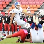 神戸大－関学大　第３クオーター、この日２本目のＦＧを決める関学大の大西（１２）