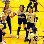 上甲子園－チェスナッツ　第１セット、得点を喜ぶチェスナッツの選手たち