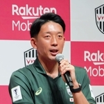 トークイベントで参加者の質問に丁寧に答えた神戸の権田修一＝神戸市中央区、ハーバーホール