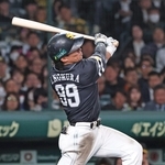 １１回ソフトバンク無死から、本塁打を放つ野村（撮影・鈴木雅之）