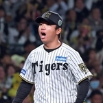 １０回２死一、二塁のピンチを脱して吠える阪神の村上（撮影・鈴木雅之）