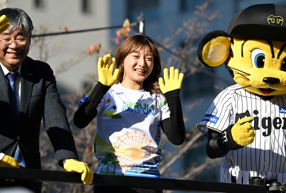 フィギュア坂本花織、2万人のランナーに声援「パワーもらった」 神戸