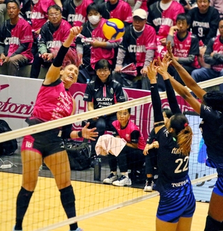 姫路－ＳＡＧＡ久光　第１セット、スパイクを放つ姫路のミンガルディ