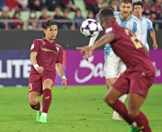 神戸-蔚山　攻め込む神戸の佐々木（左端）＝撮影・丸山桃奈