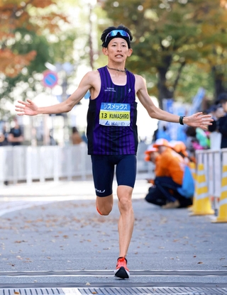 男子の日本人２番手でフィニッシュする熊代拓也（撮影・鈴木雅之）