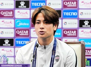 前日会見で勝利への決意を込める神戸の永戸＝中国・上海（©ＶＩＳＳＥＬ　ＫＯＢＥ）