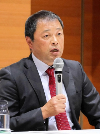 初戦に向けて抱負を語る神戸弘陵の谷純一監督＝大阪市中央区