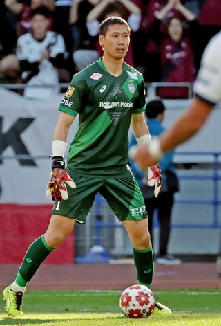 最後方から堅守を支えてきた神戸のＧＫ前川＝２２日、国立競技場