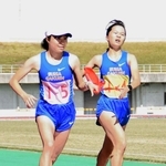 女子・須磨学園は池野絵莉（左）に加え、妹の芹梨（右）ら１年生も地区予選会で区間賞を獲得した＝三木総合防災公園陸上競技場