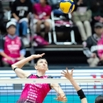 姫路-ＳＡＧＡ久光　スパイクを狙う姫路のトドロヴァ（７）＝ヴィクトリーナ姫路提供