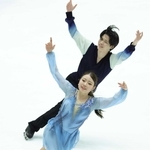 アイスダンスフリー　息の合った演技を見せる紀平梨花（手前）と西山真瑚