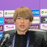 前日会見で勝利へ意気込んだ神戸の扇原（右）＝４日、ノエビアスタジアム神戸