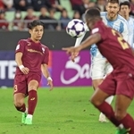 神戸-蔚山　攻め込む神戸の佐々木（左端）＝撮影・丸山桃奈