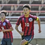 準決勝の神戸科技戦でチームを引っ張った三田学園の佐伯主将＝３日、ユニバー記念競技場