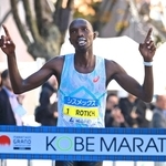 男子優勝のエリシャ・ロティッチ選手＝１６日、神戸市中央区東川崎町１（撮影・鈴木雅之）