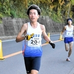 男子３区で区間賞の快走を見せた須磨学園の藤岡孝太郎