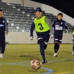 初の８強入りへ、練習に励むＡＳハリマの選手たち＝姫路市立球技スポーツセンター