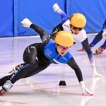 女子１０００メートルを制し、総合優勝を果たした長森遥南（手前）