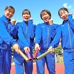 １６００メートルリレーで全国２冠を遂げた園田学園大の（左から）好井愛結、好井万結、栃尾陽菜、中尾柚希＝尼崎市、同大