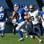 関学大-関西大　第１Ｑ、タッチダウンを決める関学大の星野太＝大阪市東住吉区、ヤンマースタジアム長居（撮影・鈴木雅之）