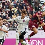 神戸－ＦＣ東京　後半、頭でシュートを狙う神戸・大迫（１０）＝ノエビアスタジアム神戸（撮影・丸山桃奈）
