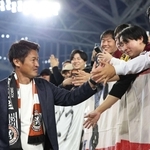 ヴィッセル吉田監督、涙の退任表明　クラブの方針とずれ　選手やサポーターに衝撃