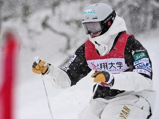 モーグルで五輪出場を目指す藤木豪心さん＝２月、札幌市（新井康さん撮影）