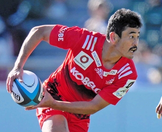 １１月のプレシーズンマッチで鋭い動きを見せる神戸のＳＨ日和佐＝パロマ瑞穂ラグビー場（ｃ）ＫＯＢＥＳＴＥＥＬ，ＬＴＤ．