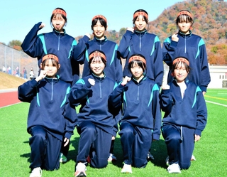 初の県駅伝優勝を果たし、全国大会に挑む星陵台のメンバー＝滋賀県野洲市