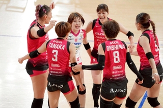 女子３回戦・岡山-姫路　喜ぶ姫路の選手たち