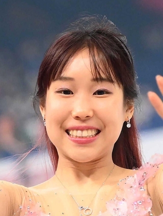 フィナーレで手を振る三原舞依＝２０２３年３月、さいたまスーパーアリーナ