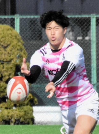 三重戦に向けて練習に汗を流す神戸のＷＴＢ植田＝神戸市東灘区のチームグラウンド