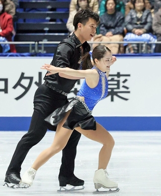 演技する籠谷歩未、本田ルーカス剛史組＝代々木第一体育館（撮影・石井剣太郎）