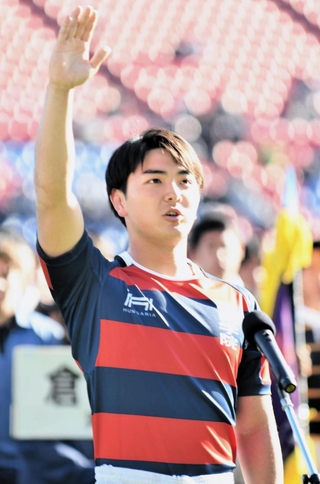堂々と選手宣誓する関学の西浦章博主将