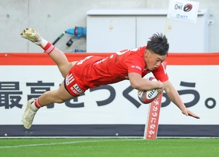 神戸-トヨタ　前半、神戸・李承信がトライ。１２-７とする＝ノエビアスタジアム神戸（撮影・丸山桃奈）