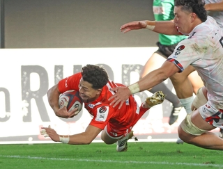 神戸-トヨタ　後半、神戸・上村樹輝のトライで３３-１７とする＝神戸市兵庫区御崎町１、ノエビアスタジアム神戸（撮影・丸山桃奈）