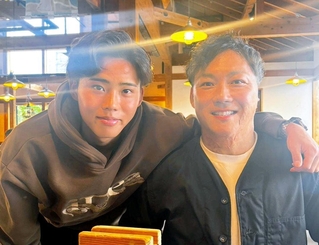 父の池透暢（右）の背を追って成長を遂げ、全国舞台に挑む池壱樹＝高知市（池透暢さん提供）