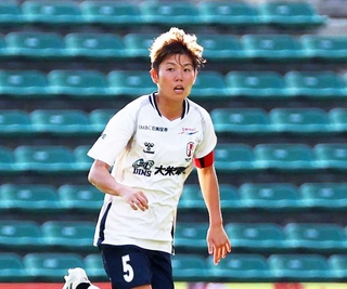 皇后杯をかけた元日決戦へ思いを強めるＩＮＡＣ神戸の三宅＝２０日、ヨドコウ桜スタジアム