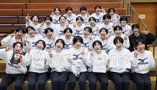 ２年ぶりの春高に挑む女子・氷上の選手たち＝西宮市、ライフパートナーアリーナ