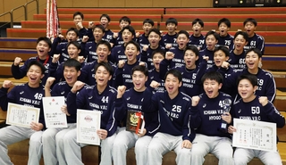 全国優勝へ意気込む男子・市尼崎の選手たち＝西宮市、ライフパートナーアリーナ