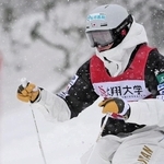 モーグルで五輪出場を目指す藤木豪心さん＝２月、札幌市（新井康さん撮影）